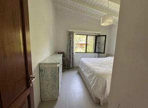 Ένα ή περισσότερα κρεβάτια σε δωμάτιο στο Cómoda casa con amplio jardín