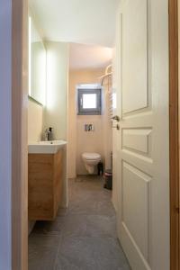 Koupelna v ubytování El Passo Cycladic Alley Studio - Paros by ΜΡS + 38 fotografií