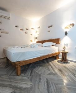 Postel nebo postele na pokoji v ubytování El Passo Cycladic Alley Studio - Paros by ΜΡS