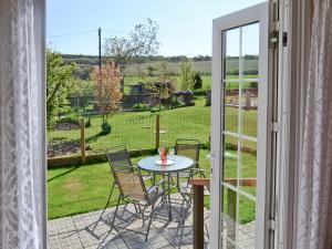 Κήπος έξω από το Daisy's Cottage Annexe - 28240