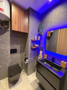 Kuchyň nebo kuchyňský kout v ubytování MetroSuite + 6 fotografií