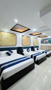 En eller flere senge i et værelse på VICTORY hotel Q8