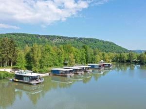 Příroda nedaleko ubytování na lodi