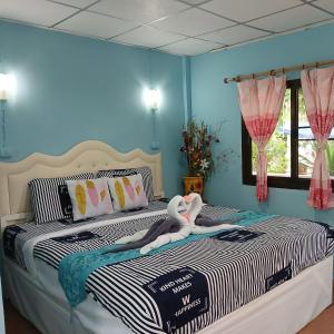 En eller flere senge i et værelse på Thai Garden​ Resort​ Kanchanaburi​