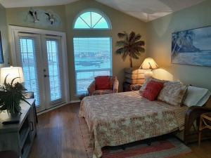 Postel nebo postele na pokoji v ubytování Island Cabana + 23 fotografií