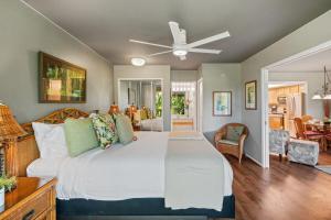 a bedroom with a large bed with a ceiling fan at Maui Banyan H207 · MB H207 Maui Escape Near Beach, Pool & Hot Tu in Kihei +44 photos