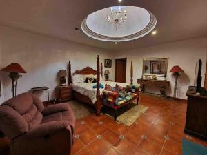 Posezení v ubytování Raudez house , house with 24-hour security