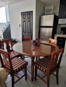 Η κουζίνα ή μικρή κουζίνα στο Villas San José , calido hogar ,cerca de la CAPU