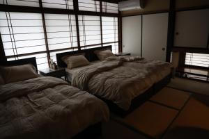 富士市にあるかんさんのお宿のベッドルーム1室(窓付)