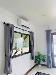 Televiisor ja/või meelelahutuskeskus majutusasutuses Cozy room A6