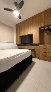 Postel nebo postele na pokoji v ubytování Apartamento Pé na Areia com Churrasqueira Carvão Wi Fi Grátis