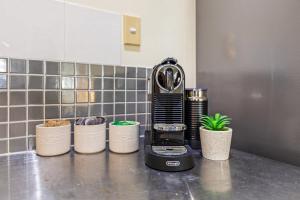 Kuchyň nebo kuchyňský kout v ubytování Salt & Sand I 2BR Palm Cove Spa, Café & Bar