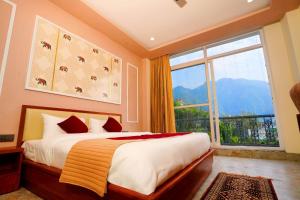 Ένα ή περισσότερα κρεβάτια σε δωμάτιο στο MVT Guesthouse & Restaurant (Rishikesh) +62 φωτογραφίες
