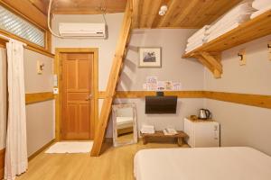 Ένα ή περισσότερα κρεβάτια σε δωμάτιο στο Big smile guesthouse - 큰주댕이 게스트하우스