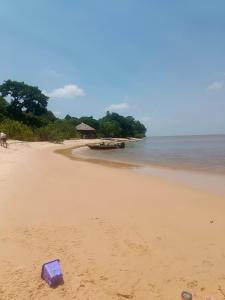 Imagen de la galería de Casa Praia Funda Cotijuba Cotijuba Deep Beach House, en Belém