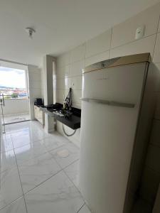 Η κουζίνα ή μικρή κουζίνα στο Acomodação aconchegante e com linda vista