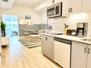 an open kitchen and living room in a apartment at Cozy Retreat In The Heart Of San Diego! in San Diego