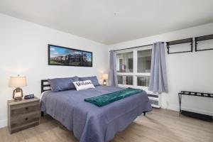 Ένα ή περισσότερα κρεβάτια σε δωμάτιο στο Walk to Landing and convention center beautiful +30 φωτογραφίες