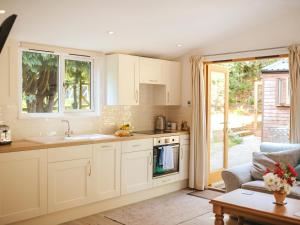 Η κουζίνα ή μικρή κουζίνα στο Grange Stables