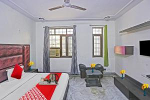 a living room with a bed and a tv at Hotel O Delhi Heights 2 Home stay in New Delhi +21 photos