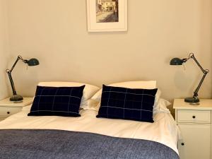 Postel nebo postele na pokoji v ubytování Cow Shed