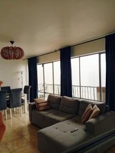 Posezení v ubytování La mejor vista de Valparaíso Cultural