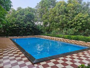 Bazén v ubytování Quietude nebo v jeho okolí