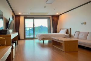 Et tv og/eller underholdning på The Blue Jeju