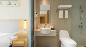 Koupelna v ubytování City Comfort Inn Wuhan University Guangbutun Metro Station + 220 fotografií