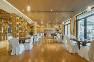 Restaurace v ubytování Deefly Yinrun Town Hotel