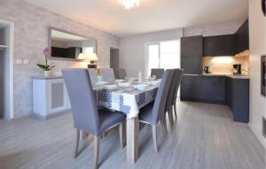 Kuchyň nebo kuchyňský kout v ubytování Maison Cosy Proche Mer