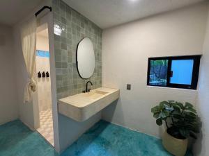 Ένα μπάνιο στο La punta surfhouse