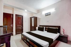 a bedroom with a large bed in a room at Hotel O Basera in Dalhousie