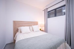 Ένα ή περισσότερα κρεβάτια σε δωμάτιο στο Ballito Mirage Hills