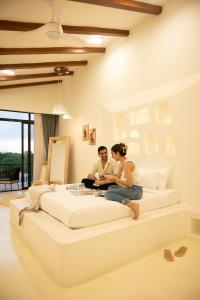 Postel nebo postele na pokoji v ubytování Casa Concreto- 5-Bedroom Luxury Villa with all weather Pool + 42 fotografií