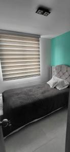 Ένα ή περισσότερα κρεβάτια σε δωμάτιο στο Apt zona turisitica Lago Sochagota