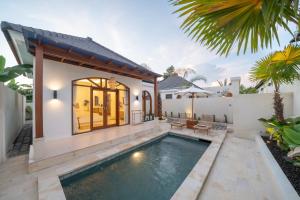 a swimming pool in the backyard of a villa at Dianatara Villa by Dhananjaya Hospitality in Sukawati