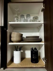 Köök või kööginurk majutusasutuses Peaceful Homes - Elegant 2 Bedroom Suite