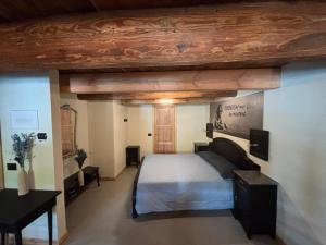 Postel nebo postele na pokoji v ubytování Riverside Room Joseph