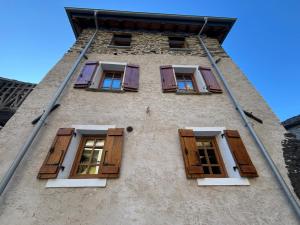 Fotografie z fotogalerie ubytování Riverside Room Joseph v destinaci Pontboset