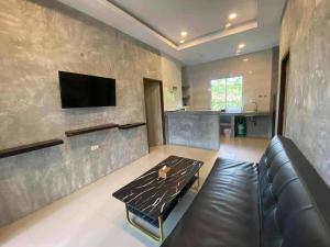 TV/trung tâm giải trí tại The Rinya Hotel Koh Phangan