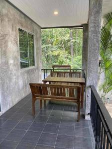 Ban công/sân hiên tại The Rinya Hotel Koh Phangan