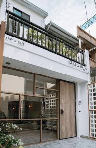 Μπαλκόνι ή βεράντα στο 日上微旅 stay & café