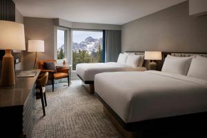 Ένα ή περισσότερα κρεβάτια σε δωμάτιο στο Kananaskis Mountain Lodge, Autograph Collection +78 φωτογραφίες