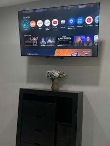 Et tv og/eller underholdning på Peaceful Coastal Escape In La Paz, Baja Cal Sur + 7 billeder