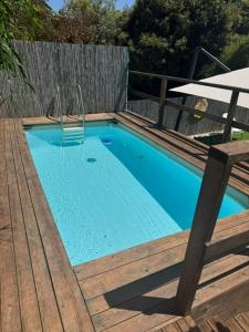 Πισίνα στο ή κοντά στο הבית בחוף הזהב