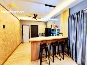 Η κουζίνα ή μικρή κουζίνα στο ADA Premium Luxury Villa in Klebang By Nestcove