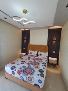 Ένα ή περισσότερα κρεβάτια σε δωμάτιο στο اقامة تورارن