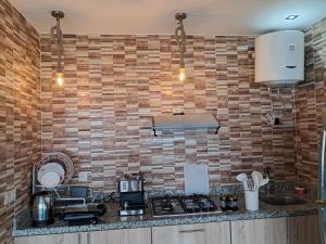 Η κουζίνα ή μικρή κουζίνα στο اقامة تورارن