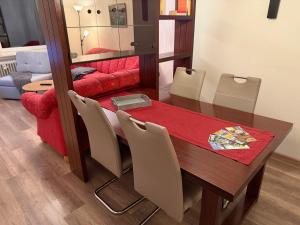 Posezení v ubytování NEU! Innenstadt inklusive Bettwäsche und Handtüchern, Kaffeevollautomat